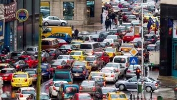 Semafoarele din oraș, mai deștepte ca niciodată: la ce ajută inteligența artificială a Google