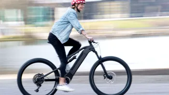 Bicicletele electrice se vând mai mult decât mașinile electrice: ce înseamnă asta pentru viitorul planetei