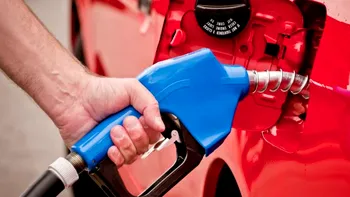 Prețul petrolului a explodat și se simte la pompă: cine s-a îmbogățit din scumpiri, de fapt