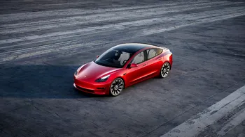 Noii posesori de Tesla, surprinși: ce le lipsește din mașina nouă, care este explicația
