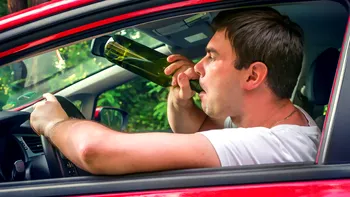 Când iese alcoolul din sânge, dacă ai băut înainte să pleci la drum. La câte ore poţi să conduci, conform Codului Rutier 2023
