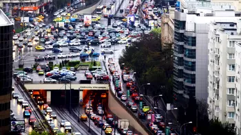 Traficul din București, în continuare un dezastru, dar un dezastru mai mic. Cum stăm față de Londra
