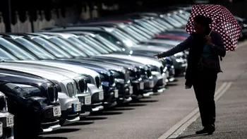 Industria auto se luptă cu o producție întârziată, dar și cu un număr de înmatriculări scăzute