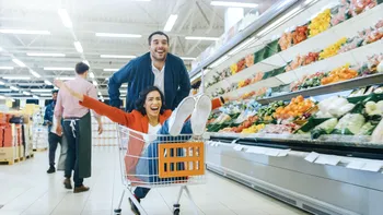 Românii revin în magazinele fizice, s-au cam săturat de shopping online