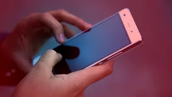 Ce nu trebuie să faci niciodată cu telefonul tău. Este total interzis, dacă vrei să-l ai cât mai mult timp