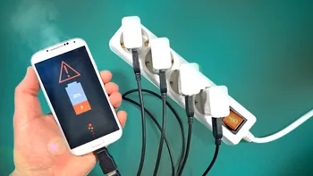 De ce să nu folosești telefonul când îl ții la încărcat: care sunt riscurile