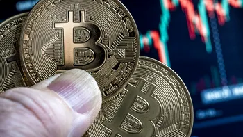 Te bate gândul să te îmbogățești din Bitcoin, în 2022? Ce știu doar analiștii economici, în acest moment