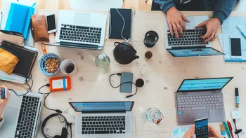 Internetul creează dependență: cum ar trebui să se schimbe pentru a fi mai bun pentru tine