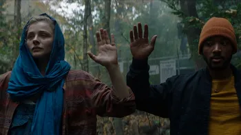 REVIEW Mother/Android, un thriller SF post-apocaliptic care ne arată ce se va întâmpla dacă ne jucăm de-a Dumnezeu