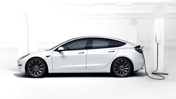Probleme de securitate pentru Tesla: ce a reușit un puști