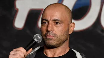 Spotify o nouă decizie în privința lui Joe Rogan: ce a făcut platforma de muzică