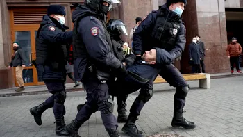 Peste 4500 de cetățeni ruși au fost arestați, în urma protestelor față de operațiunea militară în Ucraina