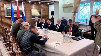 Negociatorii ucraineni, avertizați să nu mănânce și să nu bea nimic, în timpul discuțiilor cu rușii