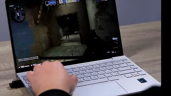 HP ENVY 13-ba1026nn, micuțul cu Intel EVO care te ține departe de priză