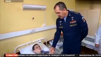 Momentul în care un general rus comite o gafă în timp ce decorează un soldat rămas fără picior. Ce i-a urat Video