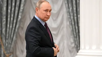 Primul politician care pleacă de lângă Vladimir Putin. Un comisar rus și-a dat demisia și a plecat din țară
