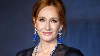JK Rowling „calcă pe bec”, din nou: ce comentarii transfobe a mai făcut, de data aceasta, „mama” lui Harry Potter