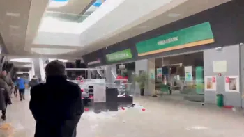 Situație tot mai dificilă în Mariupol. Orașul este asediat de ruși, iar localnicii au devastat și jefuit cel mai mare mall din localitate