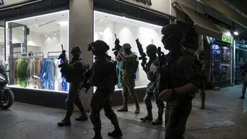 Atacatorul din Tel Aviv a fost găsit și ucis, după 9 ore de căutări. Tânărul a omorât doi oameni și a rănit alți 10