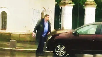 Bărbatul care a vandalizat vila lui Traian Băsescu s-a întors cu un mesaj pentru Klaus Iohannis. Ce a scris pe gardul Palatului Cotroceni