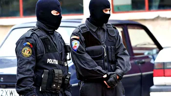 Cinci români care se ocupau cu asasinate la comandă, prinși de Poliție. Aveau un site pe care primeau comenzi pentru a ucide