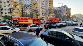Două incendii la etaje diferite, într-un bloc din Doamna Ghica. Traficul în Capitală este restricționat