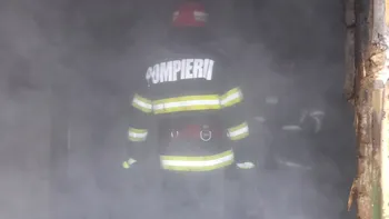 Explozie și incendiu în Dâmbovița. Trei persoane au suferit arsuri