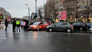 Doi copii au fost călcați de o mașină în București, intenționat. Imaginile au fost surprinse. Ce spune Poliția
