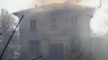 Incendiu lângă aeroportul Băneasa. Pompierii intervin de urgență, după ce o casă a luat foc