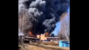 Incendiu la cea mai mare uzină chimică a Rusiei. Imaginile cu flăcările uriașe au fost distribuite masiv pe internet