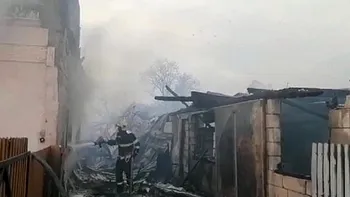 Incendiu violent în județul Suceava. O persoană a murit şi alte trei au suferit răni