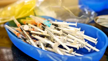 Percheziții la o clinică medicală, după ce sute de români au obținut certificate verzi prin metoda „vaccinare la chiuvetă“