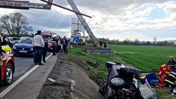 Accident grav pe DN1. Două persoane au rămas încarcerate şi sunt resuscitate