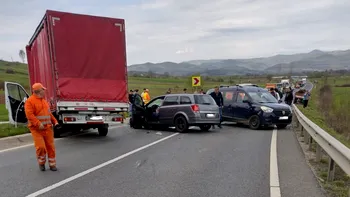 Accident în Hunedoara. Trei persoane, printre care și un copil, au fost rănite