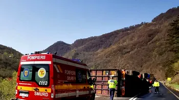 Accident cu trei victime pe Valea Oltului. Un camion și un autovehicul s-au ciocnit