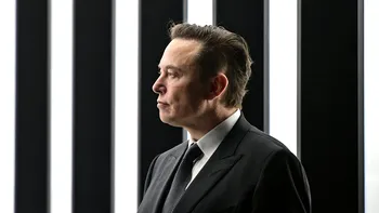 Cum a ajuns Musk să-și vândă imperiul 