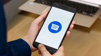 Aplicația care te lasă fără baterie la telefon vine de la Google și nu poți sta fără ea