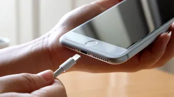 Rămâi fără baterie la telefon: unde nu ar trebui să îți încarci smartphone-ul