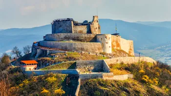 Cetatea Devei, învăluită de mister: tunelul secret către Castelul Corvinilor, subiect de legendă