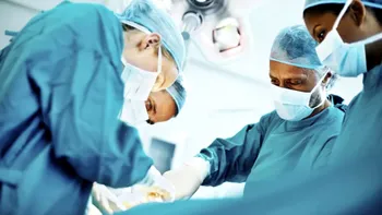 Fetița diagnosticată cu hepatită acută, operată de 10 medici la Fundeni. A primit ficatul unui adolescent de 17 ani