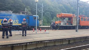 Un tren de călători a luat foc în gara din Sinaia. Aproape 30 de persoane au fost evacuate