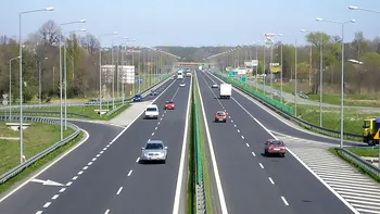 Limita de viteză pentru drumurile expres din România, majorată la 120 km/h. Klaus Iohannis a promulgat legea