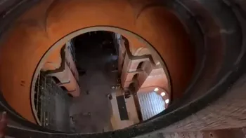 Salt extrem cu parașuta, în Catedrala Mântuirii Neamului. Patriarhia Română vine cu o reacție dură