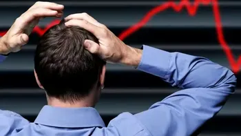 Ne prăbușim din nou, ca-n 2008? Salarii tăiate, viață grea și scumpă? Care e adevărul pe care statul îl ține în hârtii, la sertar