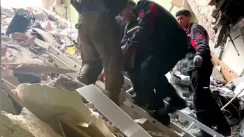 Operațiune de salvare a civililor din uzina Azovstal. Imagini cu evacuarea ucrainenilor