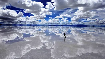 Locul în care se întâlnește cerul cu pământul: cum ajungi la Salar de Uyuni