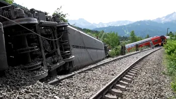 Imagini cu dezastrul feroviar din Germania. 60 de oameni au fost răniți și 3 au murit, după ce un tren a deraiat