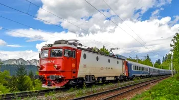 VIDEO Incendiu într-un tren care circula pe ruta Sibiu-Râmnicu Vâlcea. Panică pentru 70 de călători