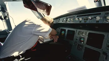 Incident grav în timpul unui zbor. Pilotul și copilotul ar fi adormit la manșa avionului care transporta 250 de pasageri