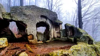 Tărâmul misterios și fascinant ”ascuns” în Munții Buzăului: Țara Luanei și legenda fecioarei trimisă pe Pământ într-un car de foc